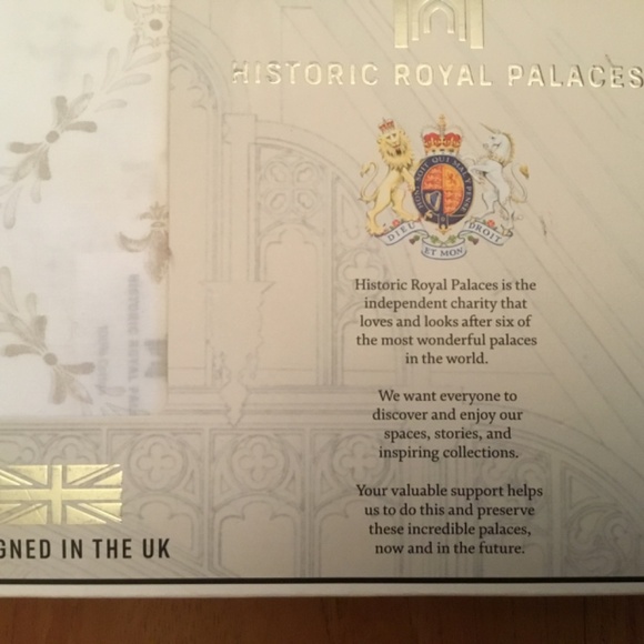 Historic Royal Palaces ‘Hampton Court’ Pillow Cases - Picture 2 of 5